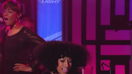 C R A Z Y! Nicki Minaj - Right Thru Me [live at Jimmy Kimmel show] H D