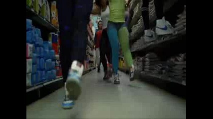 Превод - Lil Wayne feat Ester Dean and Chris Brown - Drop It Low (remix) 