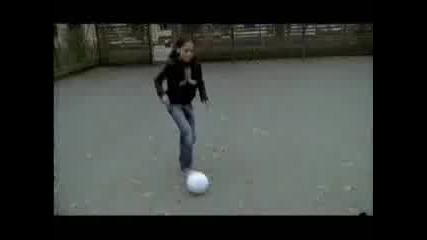 Момиче фудболист