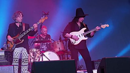 Ritchie Blackmore's Rainbow - Mistreated ( Monsters of Rock June 18, 2016)