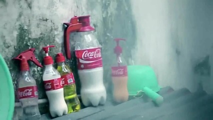 Нови капачки и втори живот за празните бутилките от Кока Кола