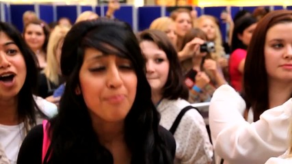 One Direction - Lakeside Dare to Dream Book Signing Behind the Scenes