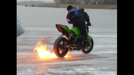 Тоя направо запали леда