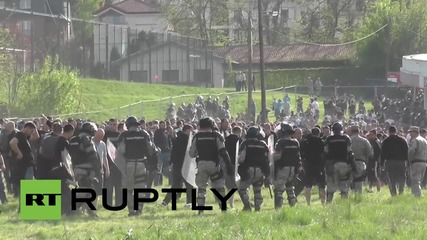 Сблъсъци на фенове на Партизан Белград с полицията преди мача им с Цървена Звезда