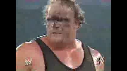 Kane Сваля Маската Си На Raw 2003 !