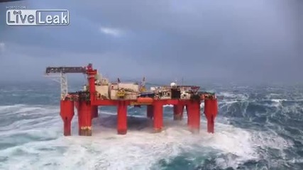 Сблъсък с огромни вълни в Северно Море