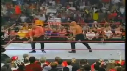 Goldberg пребива Triple H