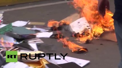 Учители подпалиха изборни бюлетини в Мексико