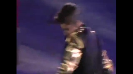 Бийбър изпя Boyfriend и в Италия - 02.06.2012