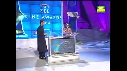 Juhi Chawla Singing at Zee Awards 2004
