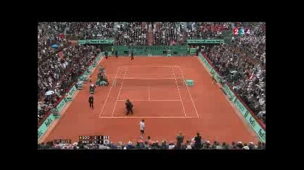 Луд Фен на Барса напада Федерер на Финала на Roland Garros 2009