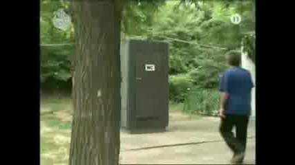 Скрита Камера - Тоалетна в парк