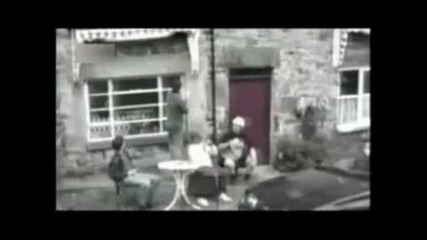 Смешни Пребивания, Падания