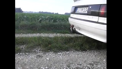 Audi 90 2.3 E in flames
