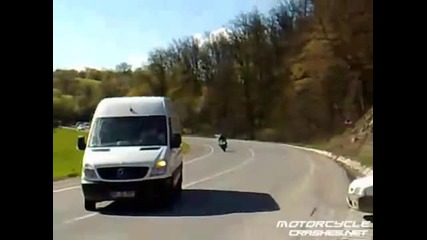 Моторист се пребива ужасно 