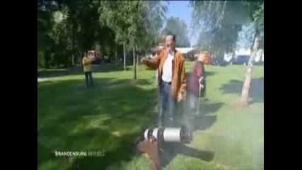Журналистка за малко да получи удар