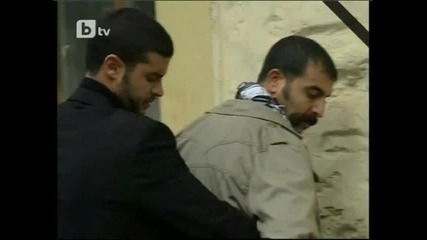 Месут и Синан пристигат , задържат Доктора и приятеля му , и се връщат в Истанбул