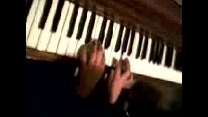 Omg Iordana svirela na piano 
