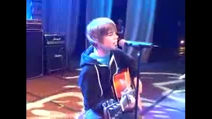 Justin Bieber singing So Sick Live!