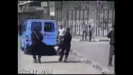 Тези Ще Го Спасяват Ли, Ще Го Убиват Ли?
