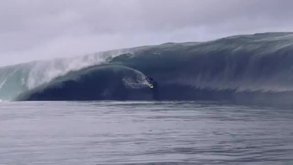 Код червено: сърфиране върху големи вълни!