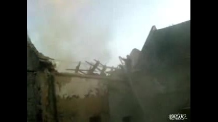 Пичага събаря покрив по начин, смях! 