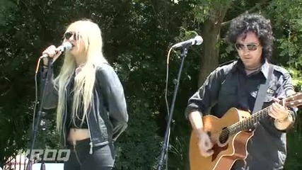 The Pretty Reckless - Just Tonight (live from Kroq)