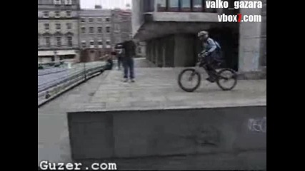 Скок на колело в метрото 