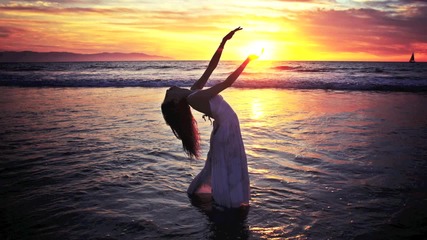 Ellie Goulding - Hanging On