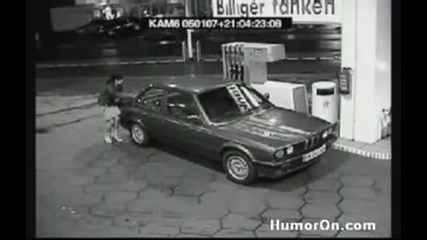 жена зарежда бензин *смях* 