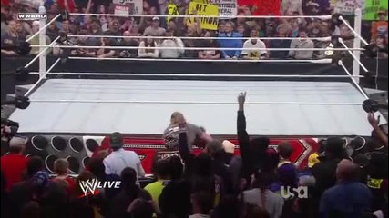 Triple H пребива Sheamus