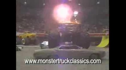 Monster Truck Classic Crashes 
