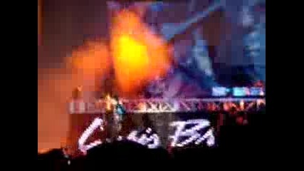 Chris Brown performing Wall to Wall - Va stand up concert 
