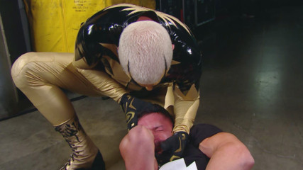 Goldust attacks Finn Bálor: Raw, Sept. 25, 2017