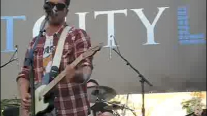 Bruno Mars - grenade Live at The Grove 