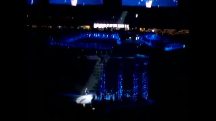 selena gomez пее happy birthday на баща си