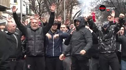 Шествието на феновете на ЦСКА преди дербито с Левски