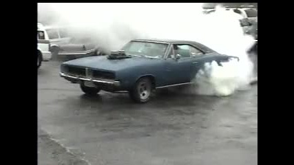 Dodge Charger Burns out Tire 