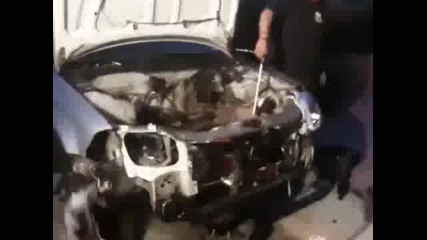 Бихте ли дали на този да ви оправи колата? : D : D