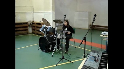 Момчил - първа изява на барабани.