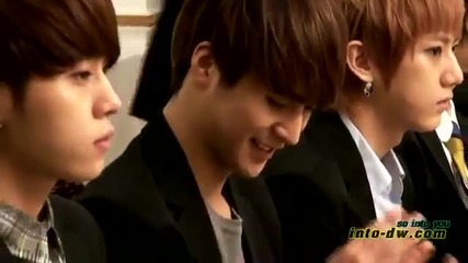 Dongwoon failed to hold his laugh