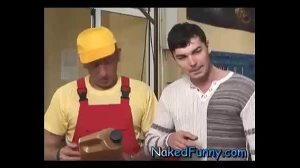 Голи и смешни