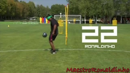 Роналдиньо прави 44 крачета със завързани очи !!! 