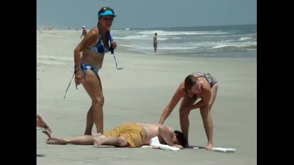Ето как да свалите мацка на плажа