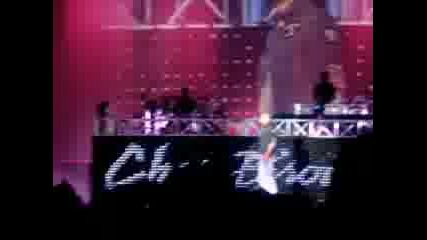 Chris Brown performing Pretty girls Remix - Va stand up concert 