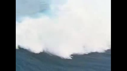 Сърфист и 40 метрово цунами !