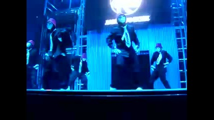 Jabbawockeez танцуват на One Republic - Apologize