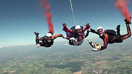 Katie Melua & James Toseland - Пикник с парашути на височина 4000 метра