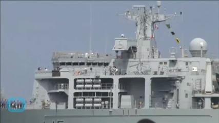 HMS Bulwark Takes Migrants to Italy