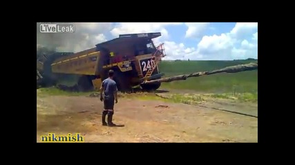 Как се тегли 100 тонен камион от калта